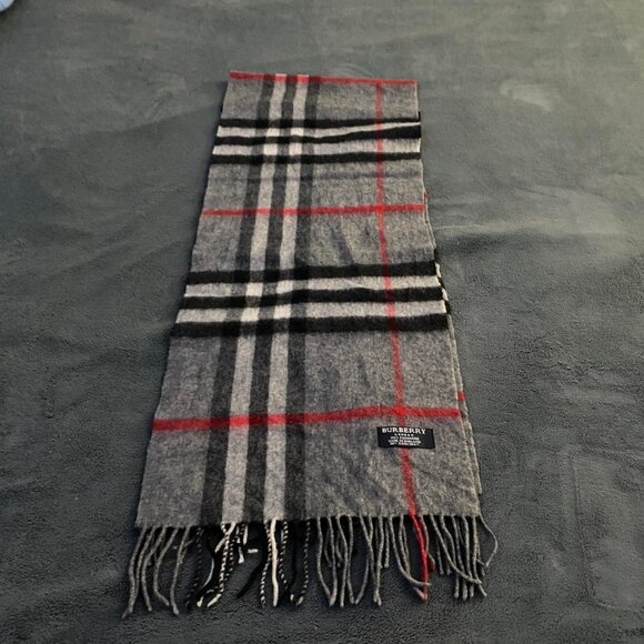 BURBERRY scarf 100% authentic gray check London cashmere pre owned - Picture 4 of 8